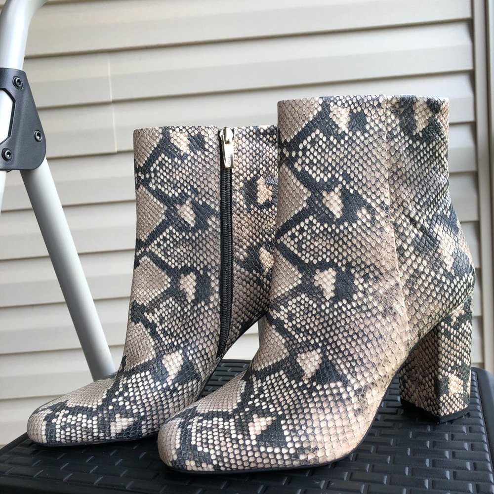 VINCE CAMUTO DANNIA BOOTS - Picture 3 of 10